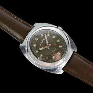 Vintage unisex wristwatch CHAIKA 2609H mechanical mens watch 17 jewels oval dial