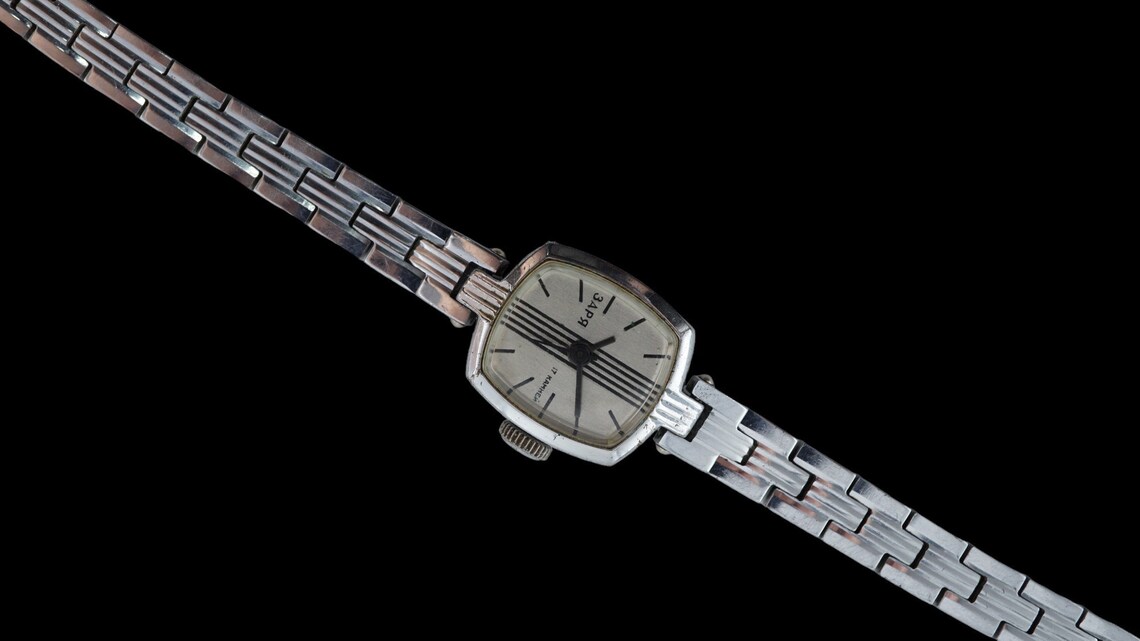 Vintage ladies mini watch Zarja Zaria 17 jewels, soviet mechanical women's wristwatch, USSR, foto 4 di 5