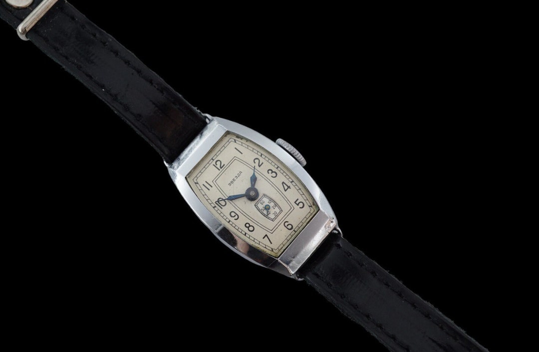 Vintage Early 1Q1955 Women's Dress Watch Zvezda 15 Jewels