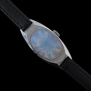 Vintage ladies watch Chaika cal.1301 17 jewels, oval dial, soviet mechanical women's wristwatch USSR