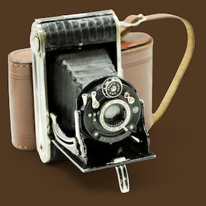 Câmera pasta vintage Agfa Jsorette com lente Jgestar 75cm, produção inicial