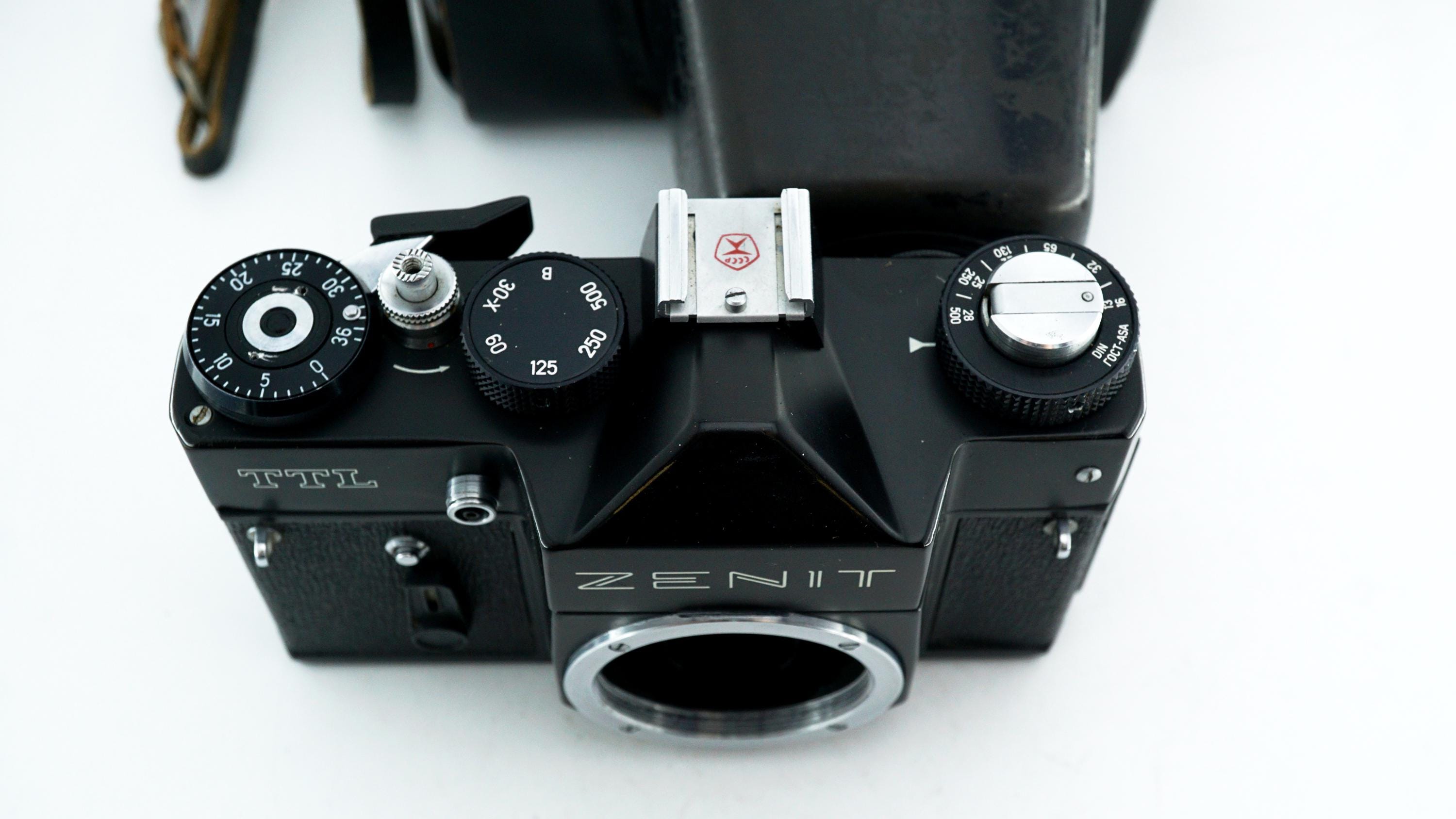 ヴィンテージ ブラック ZENIT TTL カメラ本体のみソビエト一眼レフ
