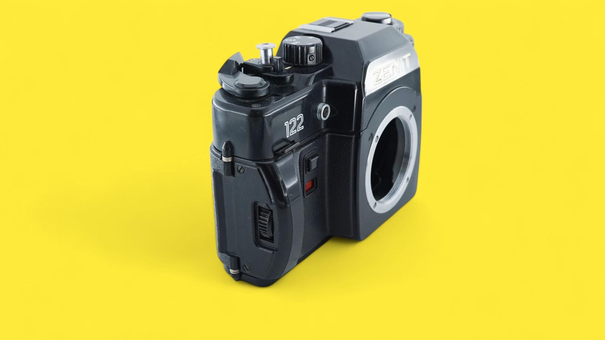 ZENIT 122 35mm フィルム一眼レフカメラ本体、M42 レンズマウント KMZ