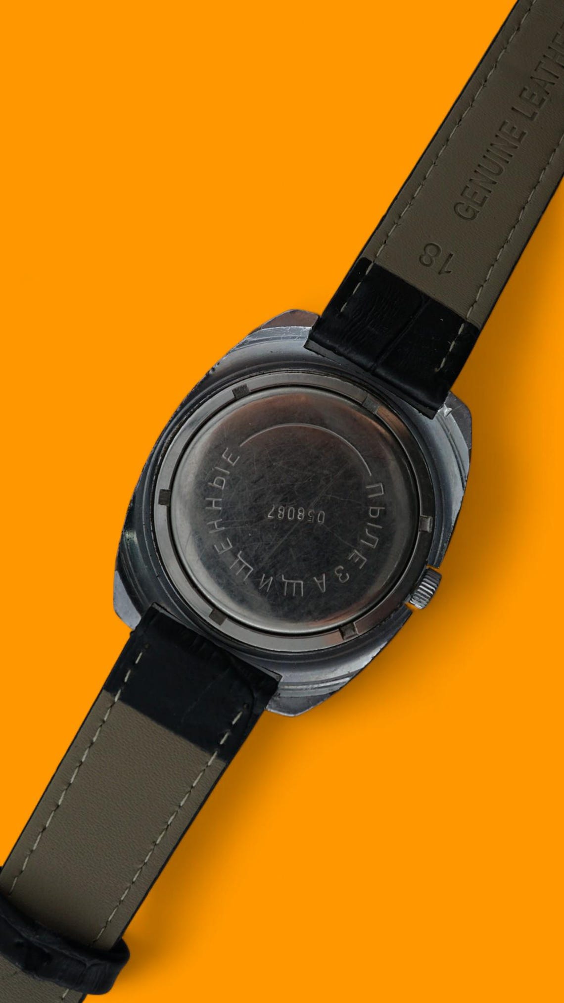 Vintage unisex wristwatch CHAIKA cal.2609H mechanical mens watch 17 jewels oval white dial, foto 2 di 5