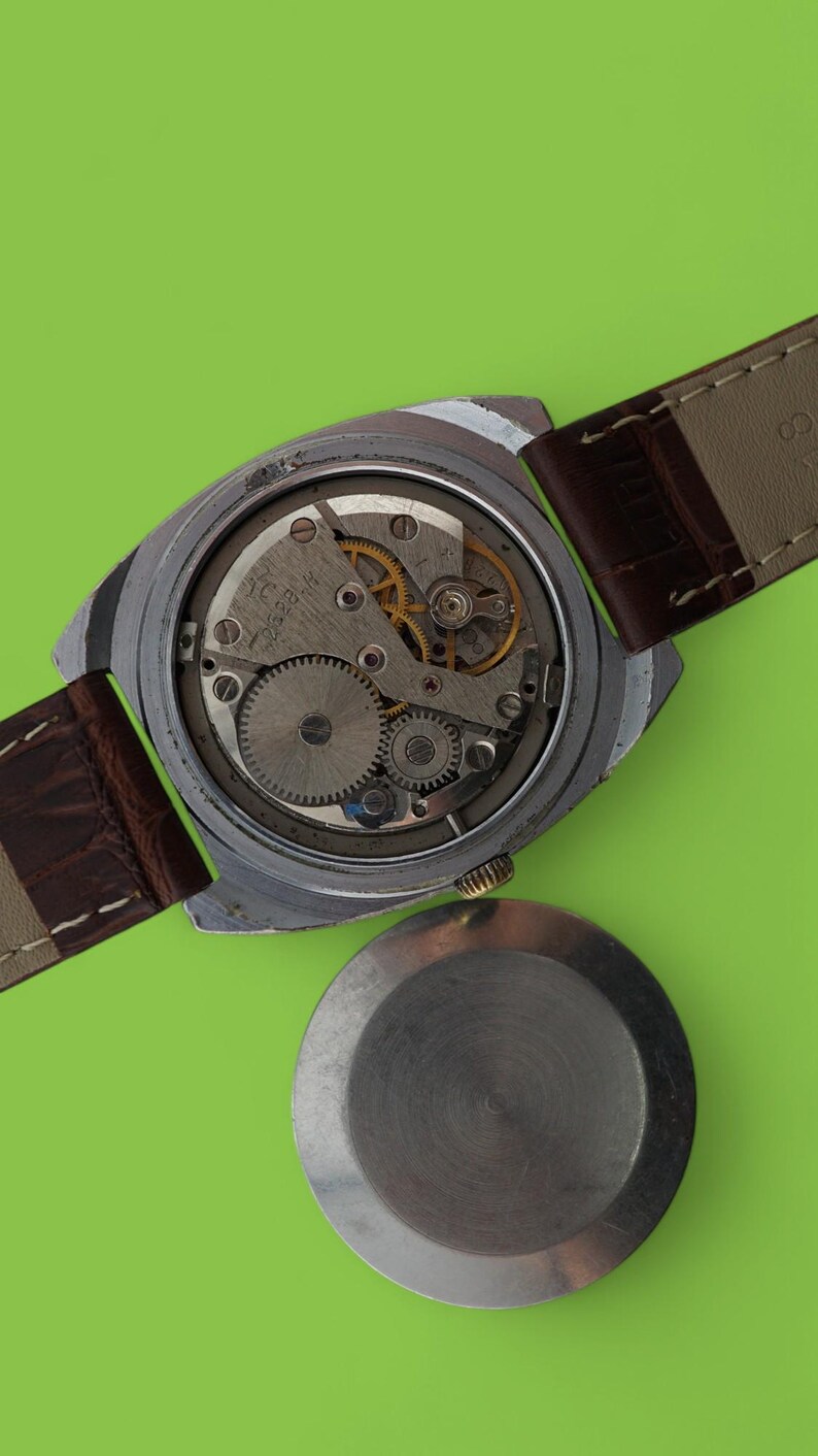 Vintage men's watch Raketa TV cal.2628 USSR 19 jewels mechanical soviet wristwatch image 7