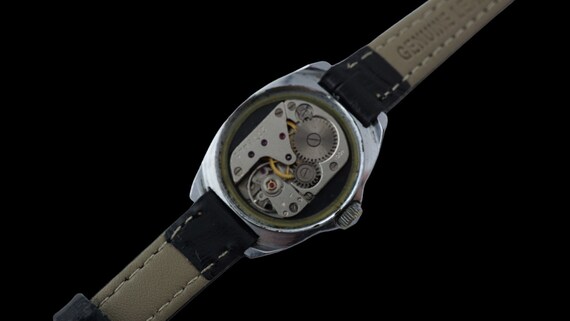 Pourquoi porte-t-on sa montre à la main gauche