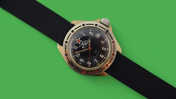 Vintage soviet military black watch Vostok 17 jewels Komandirskie tank diver's USSR Diver mechanical wristwatch, red star