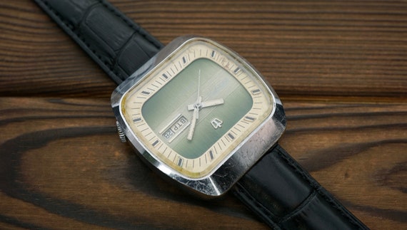 Vintage soviet men's wristwatch POLJOT quartz sov… - image 5
