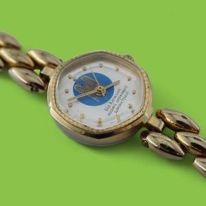 LUCH 1356 quartz dameshorloge van de Staatsadministratie van Kiev, Oekraïne, Aartsengel Michaël