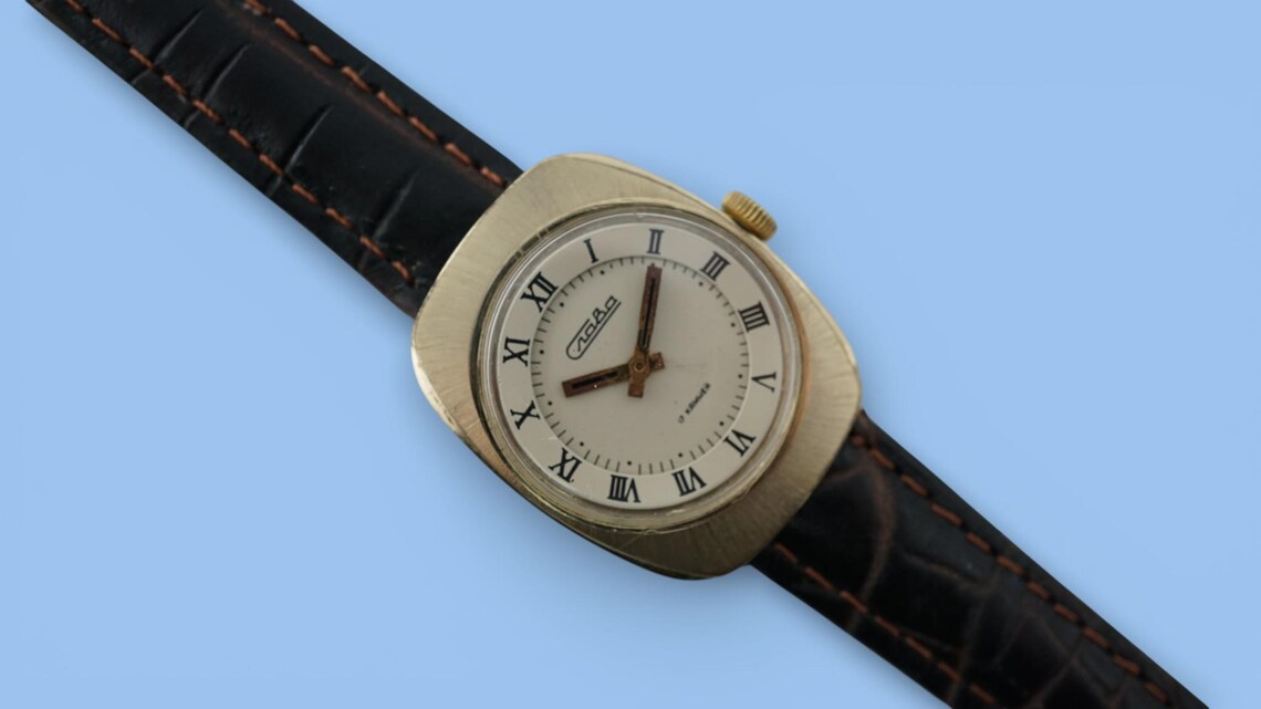 Vintage women's dress watch SLAVA cal.1601 17 jewels, mechanical wristwatch, gold plated, roman numerals, foto 2 di 5