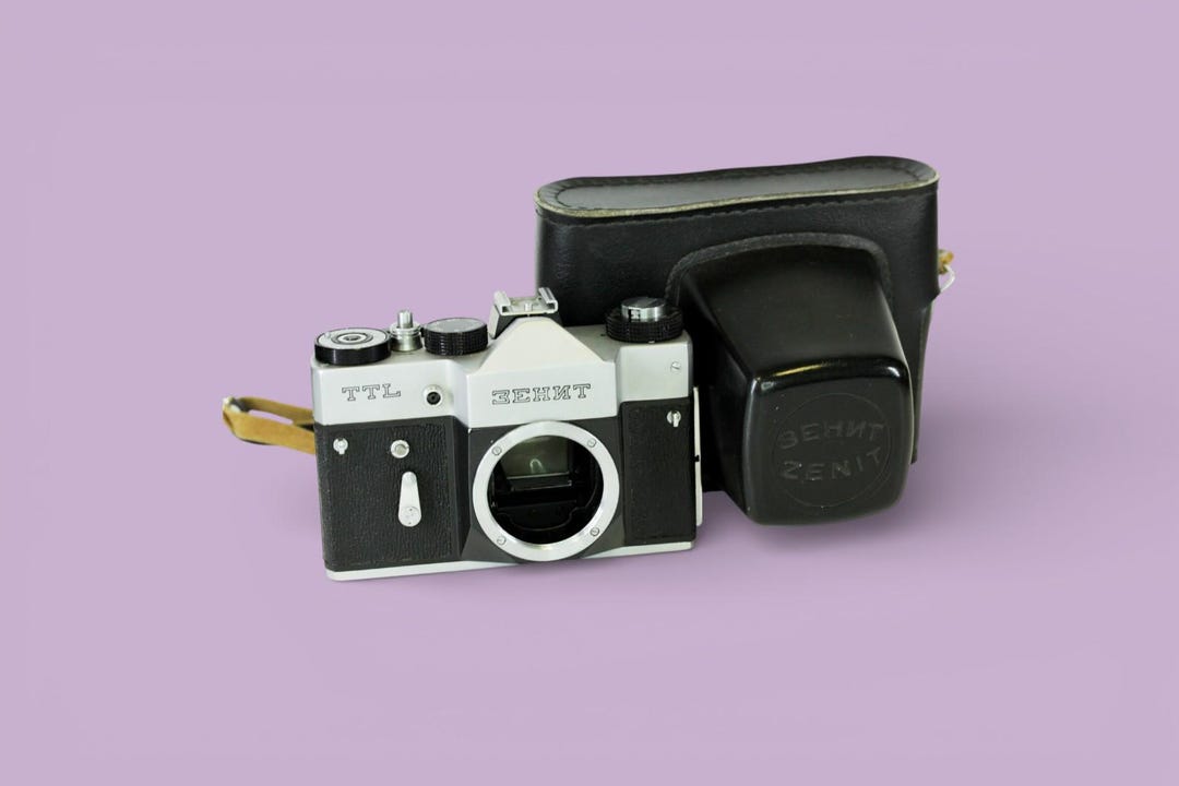 APPAREIL PHOTO ARGENTIQUE ZENIT-E et Flash Sunpak SP 140 EUR 44,00
