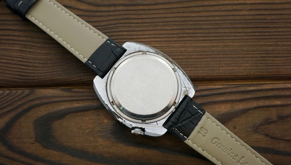 Vintage soviet men's wristwatch POLJOT quartz sov… - image 9
