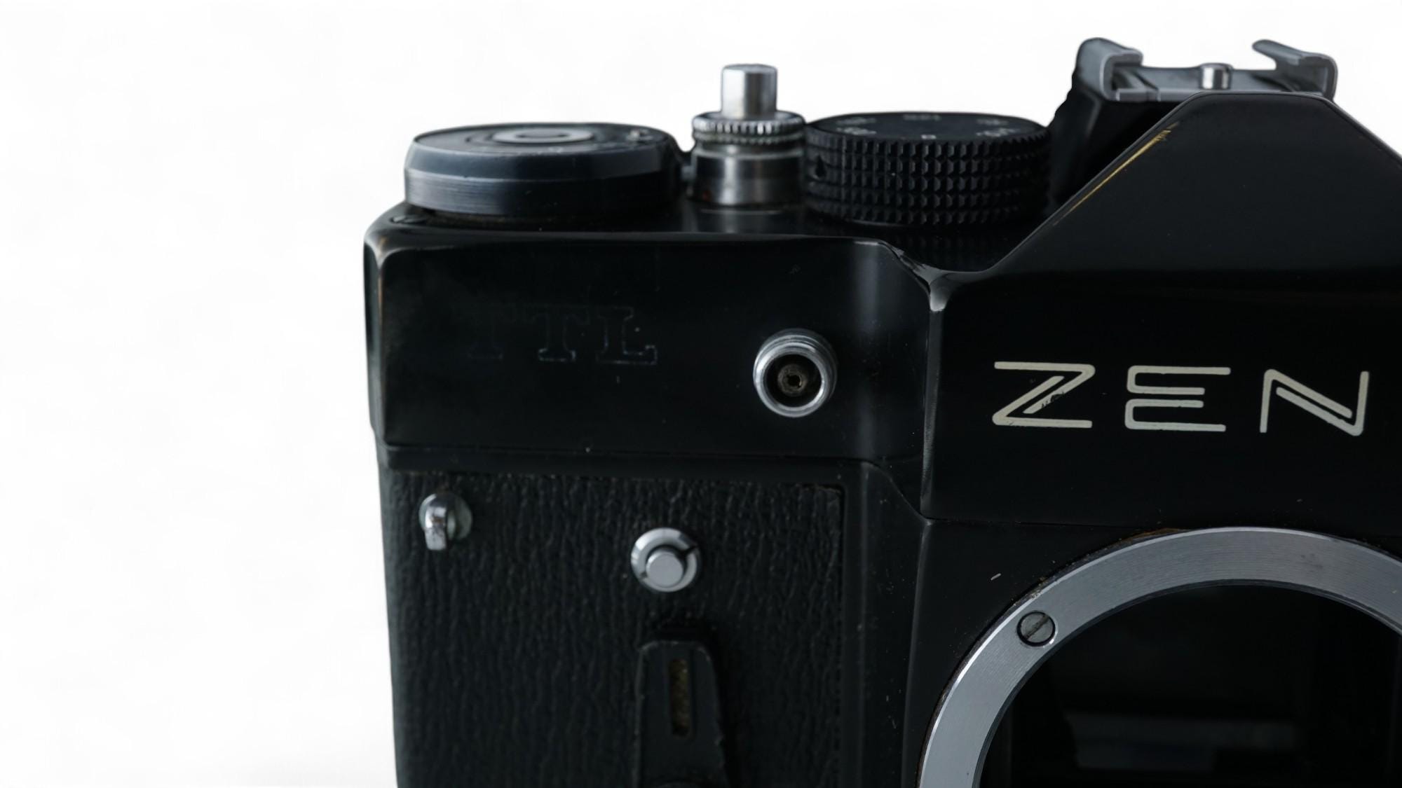 Appareil Photo Argentique Zenit TTL Vintage - Fabriqué En URSS - Avec Son étui D'origine - Occasion Fonctionnel