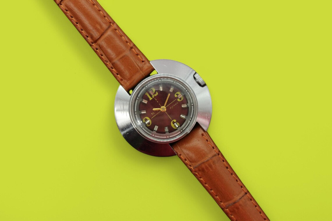 Vintage small women's dress watch cal.1601 17 jewels 1980s mechanical wristwatch USSR, rare brown dial, UFO case SF, foto 1 di 5