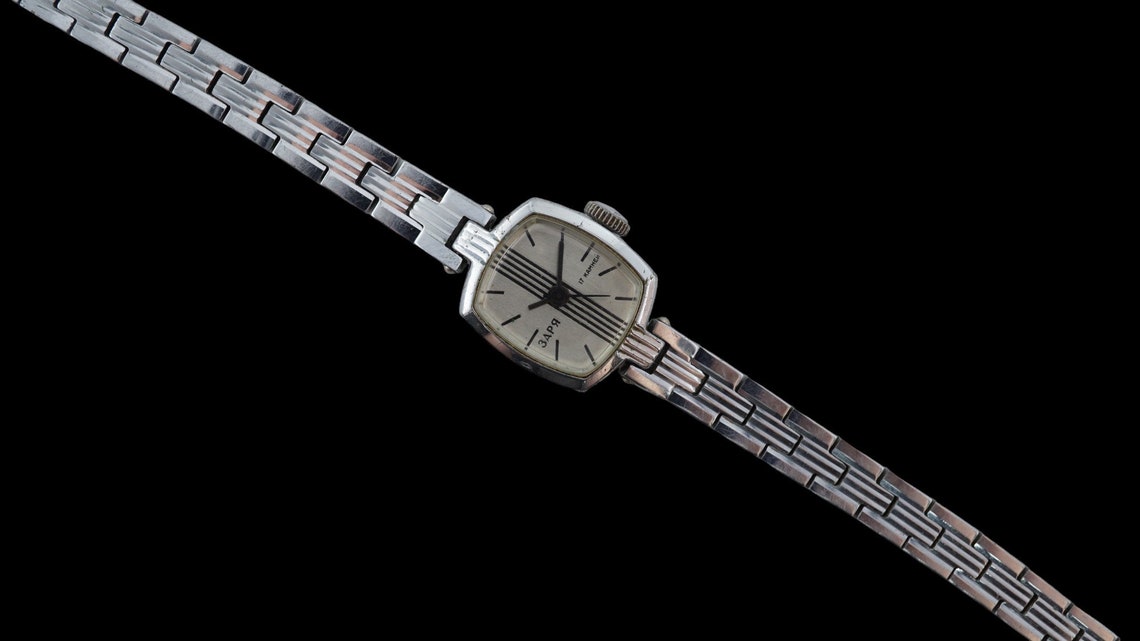 Vintage ladies mini watch Zarja Zaria 17 jewels, soviet mechanical women's wristwatch, USSR, foto 2 di 5