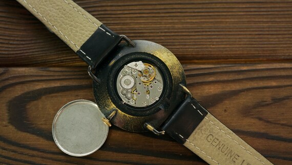 Big round shop dial wrist watch