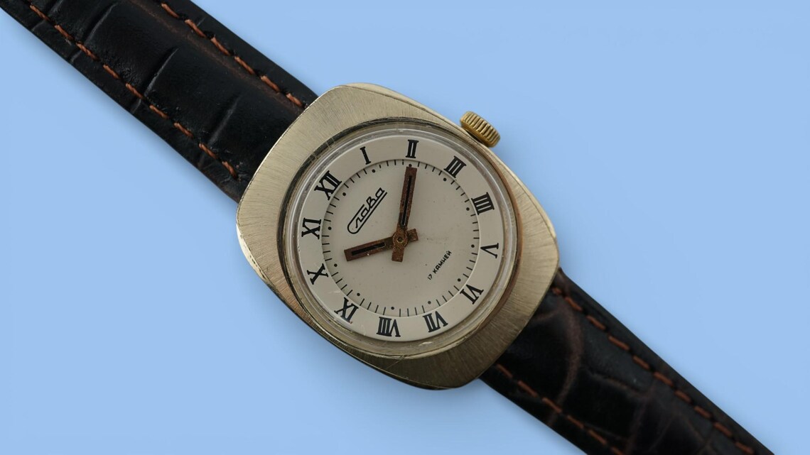 Vintage women's dress watch SLAVA cal.1601 17 jewels, mechanical wristwatch, gold plated, roman numerals, foto 1 di 5