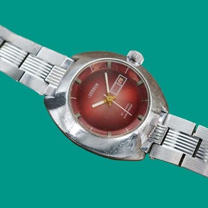 Vintage ladies dress watch CORNAVIN Zarja cal.2014 Zaria 22 jewels, red round dial, soviet mechanical women's wristwatch USSR