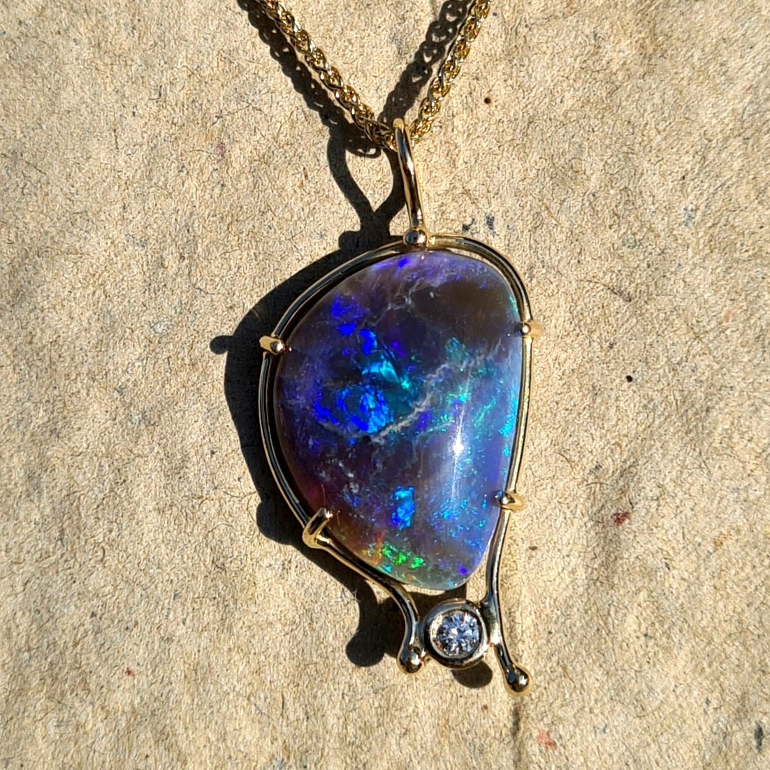 Opal, 18 K gold and diamond pendant.