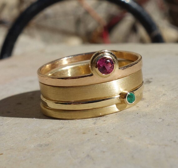 Par de Anillos de Matrimonio para Hombre y Mujer Modelo Dear en Oro de 18k