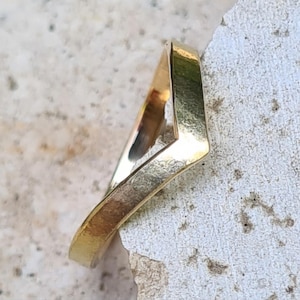 2mm wedding band, 18K gold, thin ring, very thin stackable wedding band, simple minimalist style.