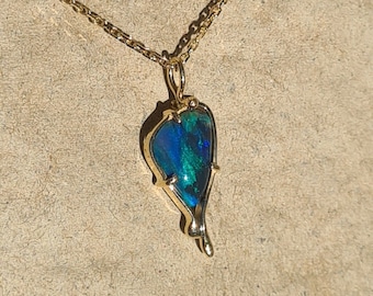 Pendentif opale d'Australie, or  18 K.