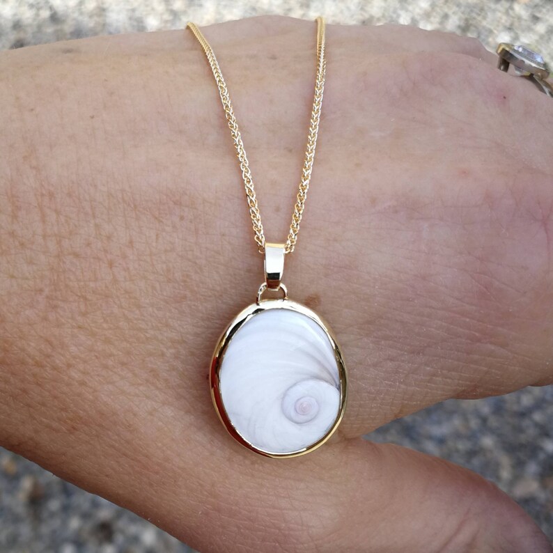 lucky charm of the Mediterranean. Pendant 18 K Gold eye of Saint Lucia