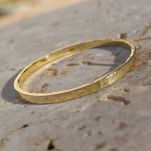 Atacama 1 mm, 18K gold, hammered wedding band, thin ring, stackable ring.