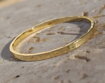 Atacama 1.5 mm, 18 K gold, hammered wedding ring, thin ring, stackable ring.