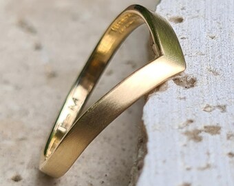 2mm wedding band, 18K gold, thin ring, very thin stackable wedding band, simple minimalist style.