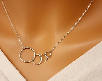 Four Circle Links Necklace, Dainty Necklace for Women, 4 Circle Rings for Family of 4, Gift for Her Moms Sisters Best Friend