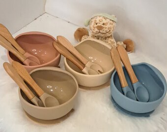 Bol silicone couverts bois personnalisés/ cadeau naissance/Bol silicone avec ventouse et ses couverts personnalisée  / cadeau naissance