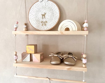 Jolie étagère balançoire avec penderie - perles rose or et bois - décoration chambre bébé