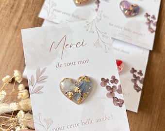 Resin heart pin with dried flowers and gold leaf - end-of-year gift for teacher/teaching assistant/nanny