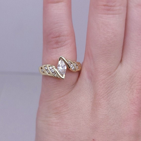 Modern Diamond Engagement Ring
