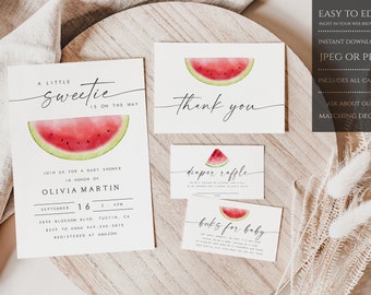 Può includere: Un set di biglietti per baby shower stampabili con un design di anguria ad acquerello. I biglietti includono un invito, un biglietto di ringraziamento, un biglietto per la lotteria dei pannolini e un biglietto per i libri per bambini. Il testo sull'invito recita "A Little Sweetie is on the Way".