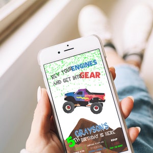 Puede incluir: Una invitaci&oacute;n digital para una fiesta de cumplea&ntilde;os de 5 a&ntilde;os con un gr&aacute;fico de cami&oacute;n monstruo. La invitaci&oacute;n dice "Rev your engines and get into gear Grayson's 5th Birthday is here".