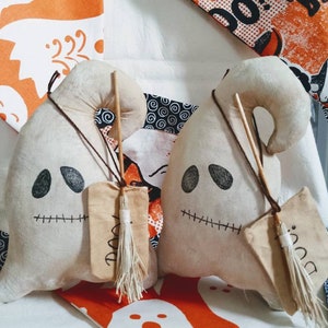 Primitive Ghosts, Farmhouse decor, Halloween Decor, Halloween bowl fillers, Ghosts, Mini Broom, Primitive Halloween decor, Halloween Party