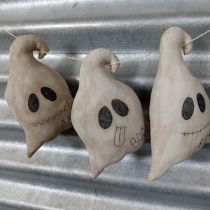 Primitive Ghosts, Farmhouse decor, Halloween Decor, Halloween bowl fillers, Ghosts, Primitive Halloween decor, Halloween Party
