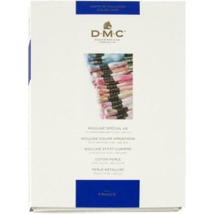 Puede incluir: Tarjeta de colores DMC que presenta una variedad de colores de hilo para bordar, incluyendo rosa, azul y blanco. La tarjeta incluye el texto "CARTE DE COULEURS COLOR CARD" y "D-M-C DOLLFUS MIES & CIE FONDEE EN 1794".