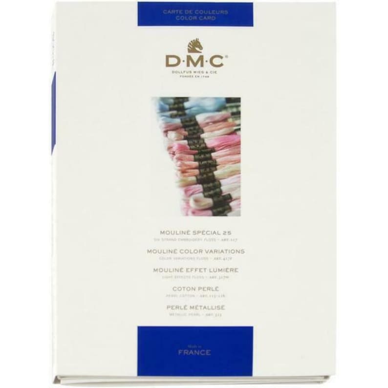 Puede incluir: Tarjeta de colores DMC que presenta una variedad de colores de hilo para bordar, incluyendo rosa, azul y blanco. La tarjeta incluye el texto "CARTE DE COULEURS COLOR CARD" y "D-M-C DOLLFUS MIES & CIE FONDEE EN 1794".