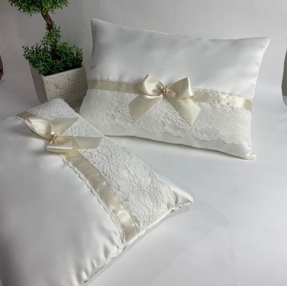 Prayer pillows Vintage style ceremony pillows Set of 3 wedding kneeling pillows and ring pillow with beautiful lace and bow in ivory color