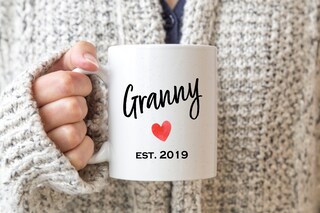 Tazza 'Promossa A Nonna Est 2025' Con Scritta, 11oz, Bianca E Nero, Stampata Su Entrambi I Lati, Lavabile In Lavastoviglie E Microonde, Regalo Annuncio Gravidanza