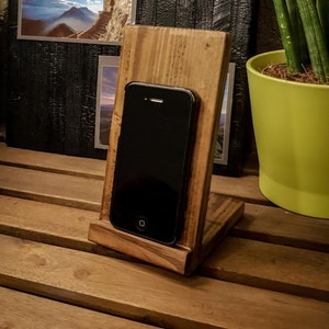 Upcycled wood docking station/Support smartphone wooden pallet/smartphone holder image 1