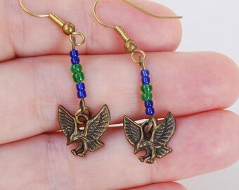 Pendientes colgantes con dije de águila: joyería de pájaro con cuentas de semillas de color azul y verde
