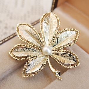 Vintage Gold Tone Chestnut Leaf Brooch with Faux Pearl