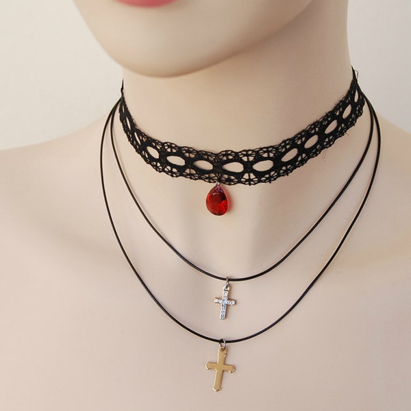 Collier ras de cou délicat en dentelle noire Collier croix superposé avec goutte rouge, bijoux croix, tour de cou gothique et gothique, idée cadeau bijoux gothiques