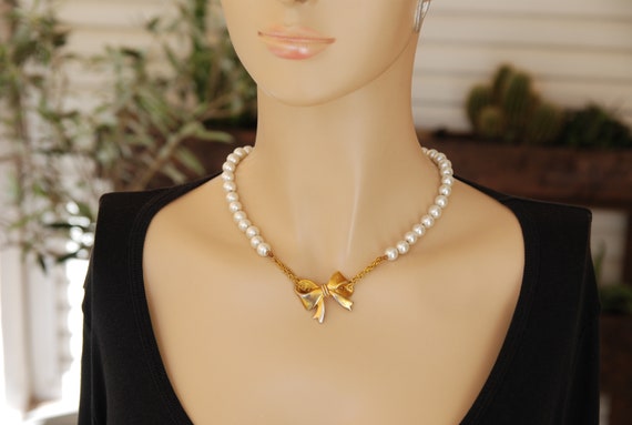 Stylish Gold Bow necklace, White faux Pearl 9 mm … - image 8