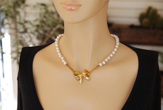 Stylish Gold Bow necklace, White faux Pearl 9 mm … - image 9