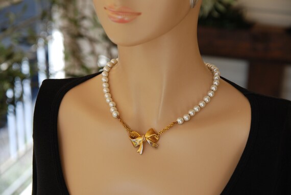 Stylish Gold Bow necklace, White faux Pearl 9 mm … - image 10